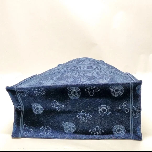 Christian Dior Large Book Tote in Denim Blue Toile de Jouy COA/dustbag - Picture 3 of 15